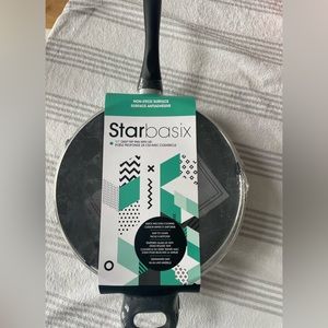 Brand new deep fry pan with lid - non stick.